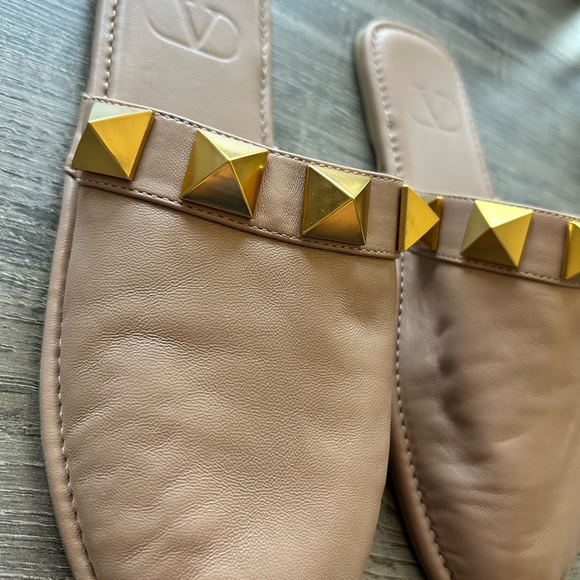 💛SOLD 💛VALENTINO GARAVANI Calfskin Roman Stud Flat Slippers - Picture 12 of 13